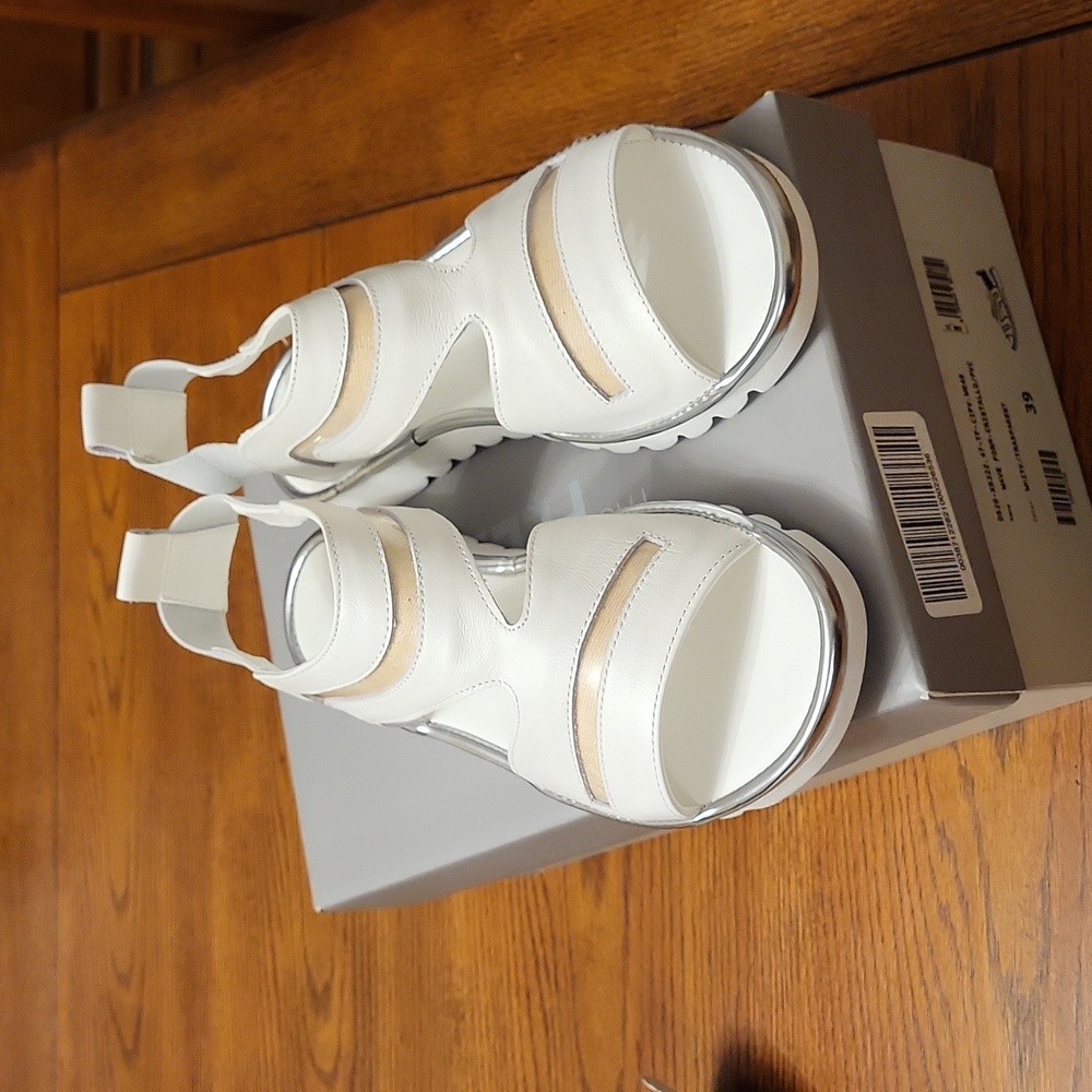 Nwt The Flexx leather sandals,white